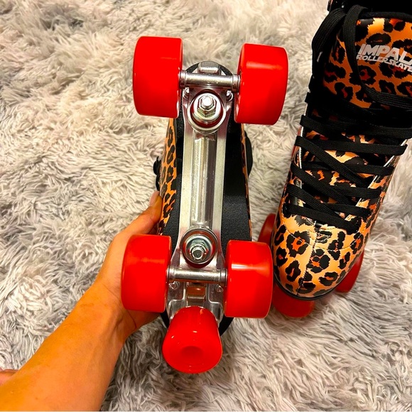 Impala Leopard Quad Rollerskates ✨ - Picture 9 of 11